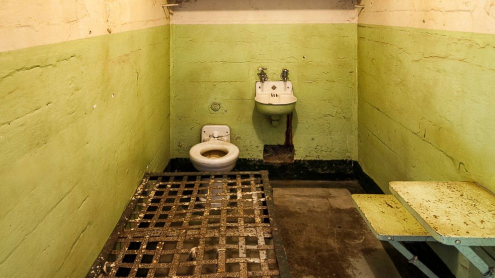 TOILET WINE: L'ALCOL CHE VIENE PRODOTTO IN CARCERE